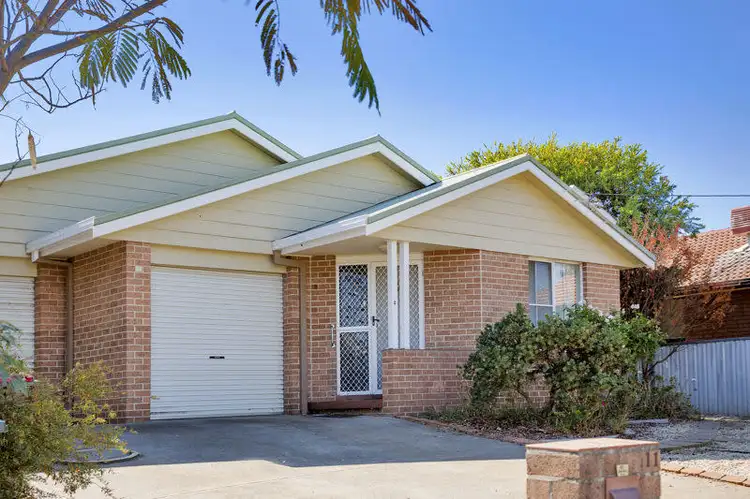 2/11 Cowper Close, Tamworth NSW 2340