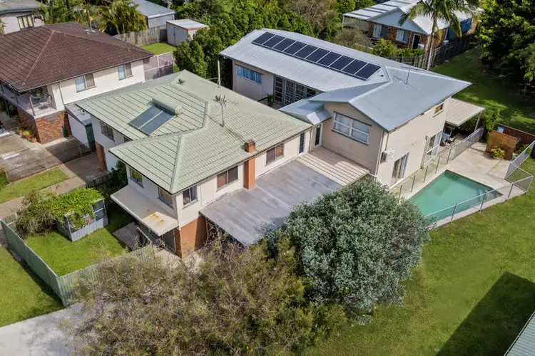 16 Samantha St, Wynnum West QLD 4178