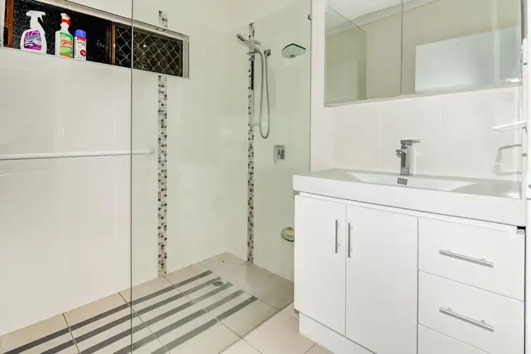 Fifth view of Homely apartment listing, 2/6-10 Holmes Street, Stratford QLD 4870