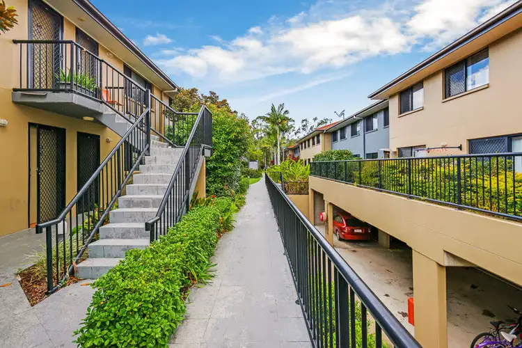 16/7-11 Brown Street, Labrador QLD 4215