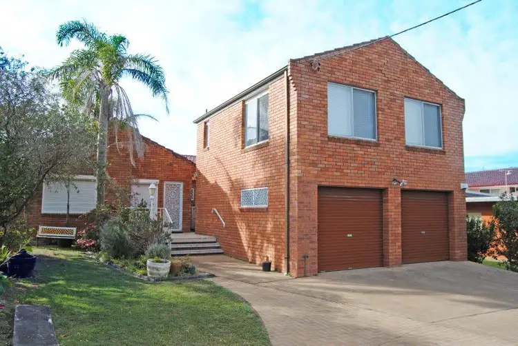 Second view of Homely house listing, 6 Roslyn Place, Noraville NSW 2263
