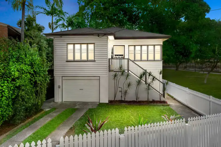 100 Riding Road, Hawthorne QLD 4171