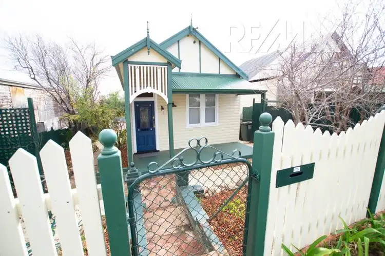 33 Commins Street, Junee NSW 2663