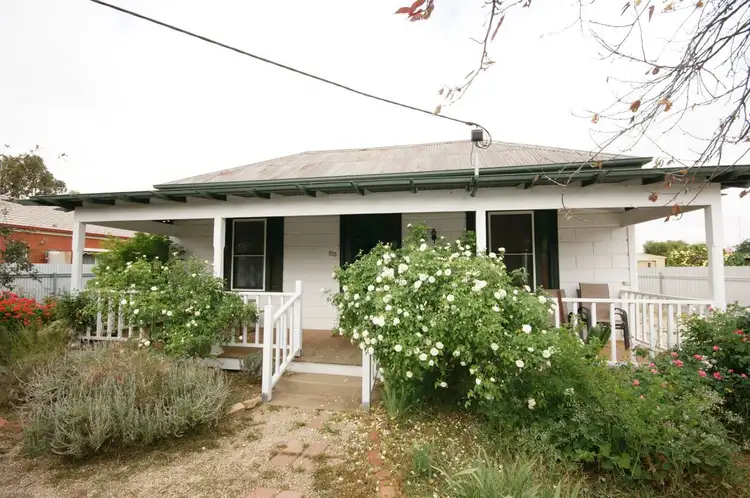 320 Mann St, Deniliquin NSW 2710