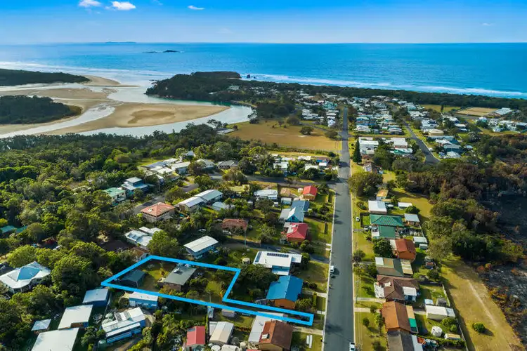 75 Ford St, Red Rock NSW 2456