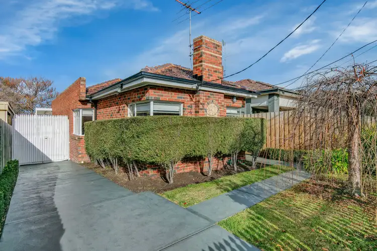 9 Woodlands Ave, Pascoe Vale South VIC 3044