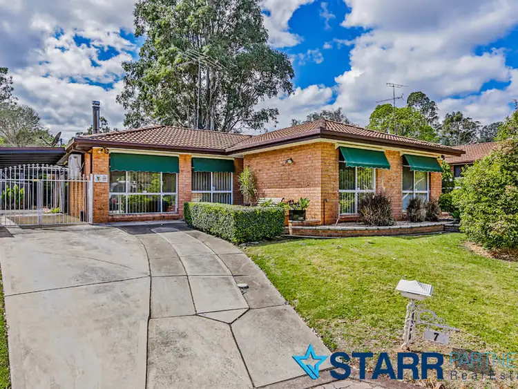 7 Hickey Place, Mount Annan NSW 2567