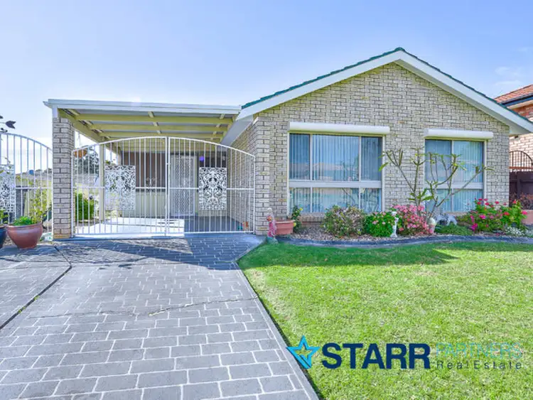 15 Holman Place, St Helens Park NSW 2560
