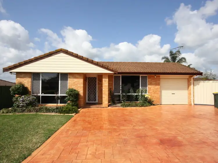 10 Balthasar Close, Rosemeadow NSW 2560
