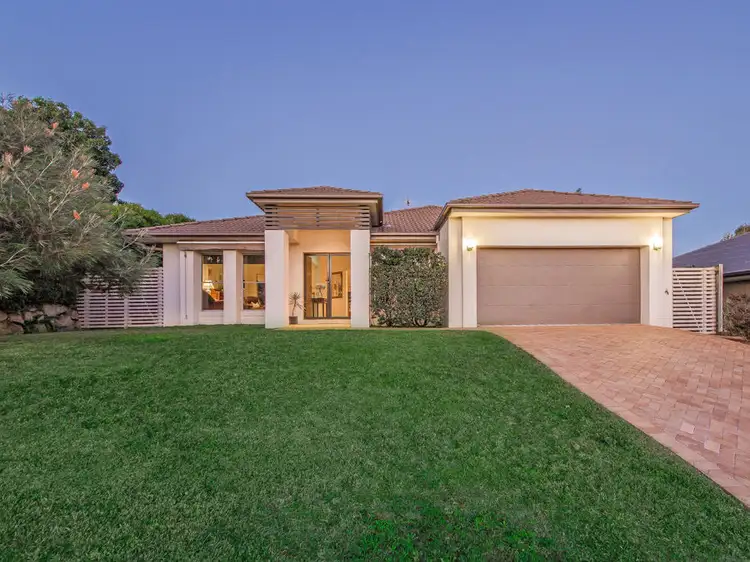 2 Lachlan Drive, Wakerley QLD 4154