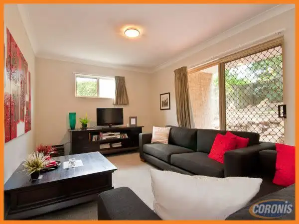Main view of Homely unit listing, 2/31 Victor Street, Holland Park QLD 4121