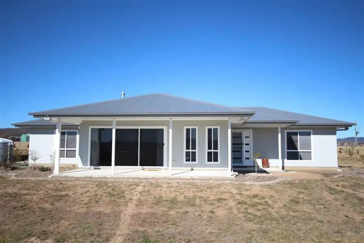 303 East Street, Tenterfield NSW 2372