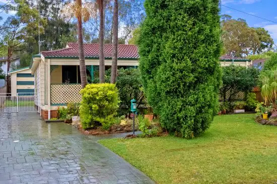 11 Warrina Avenue, Summerland Point NSW 2259