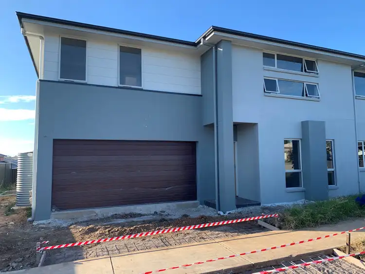 1 Fishburn Street, Jordan Springs NSW 2747