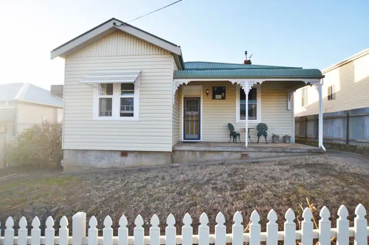 52 Hill Street, Junee NSW 2663