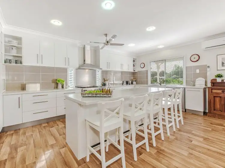 9 Bourne Crescent, Woombye QLD 4559