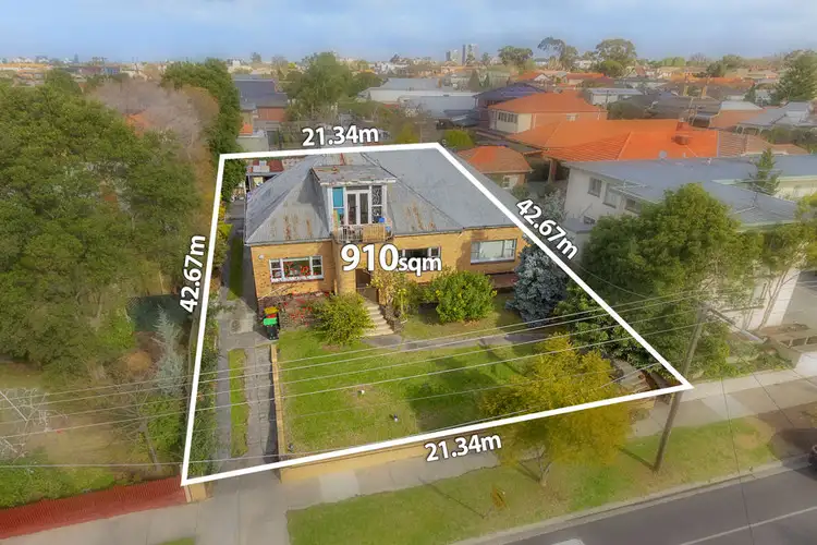 8 Vanberg Road, Essendon VIC 3040