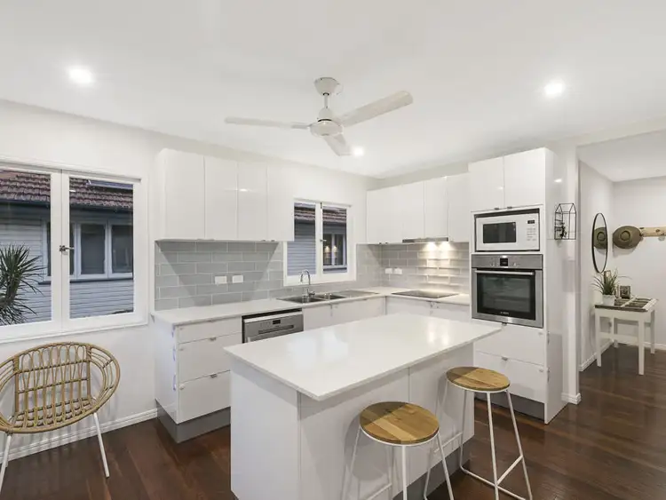 21 Herswell Avenue, Wynnum West QLD 4178