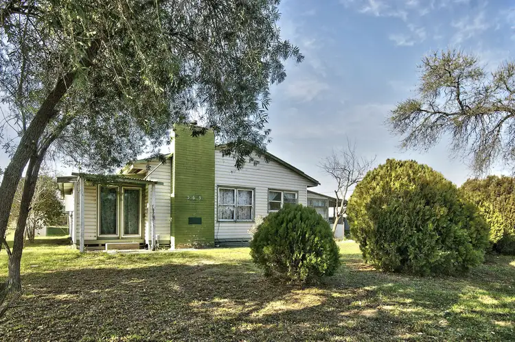 355 Albert Street, Deniliquin NSW 2710