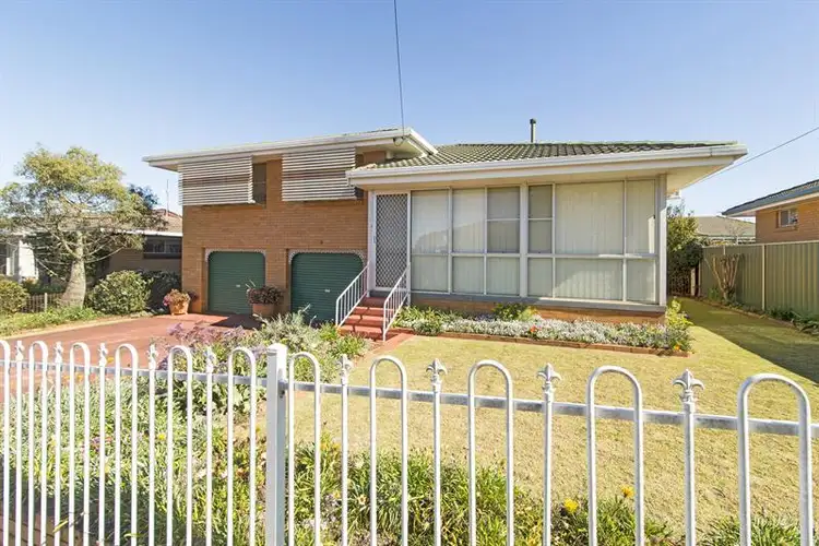 11 Erin St, Wilsonton QLD 4350