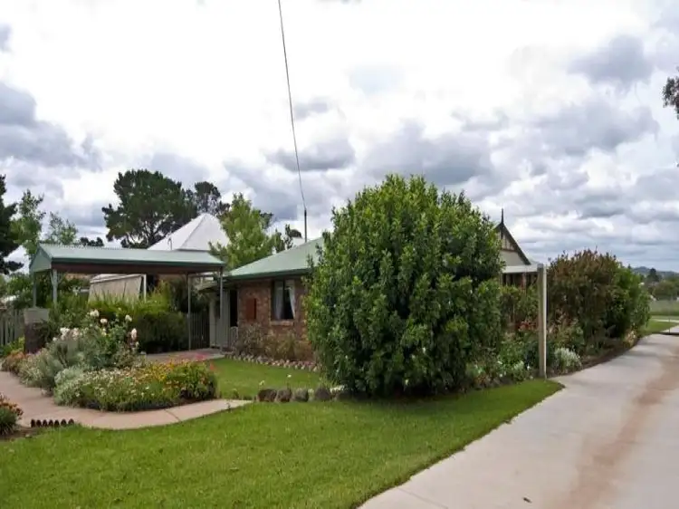 16 Hamilton St, Wyreema QLD 4352