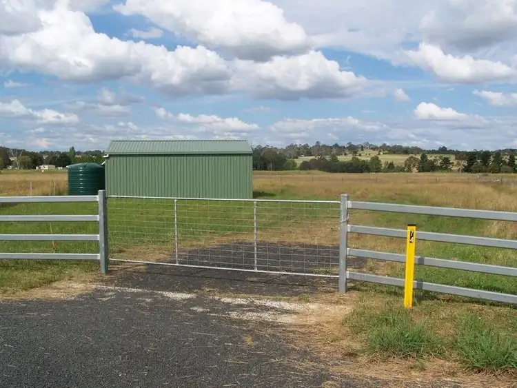 8 Macleay Way, Armidale NSW 2350