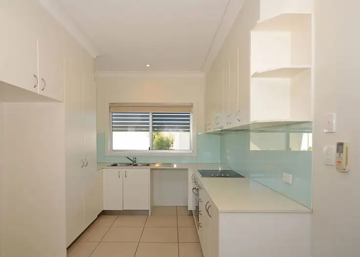 2/542 Charlton Esplanade, Urangan QLD 4655