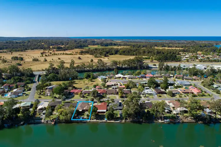 17 Newry Island Drive, Urunga NSW 2455