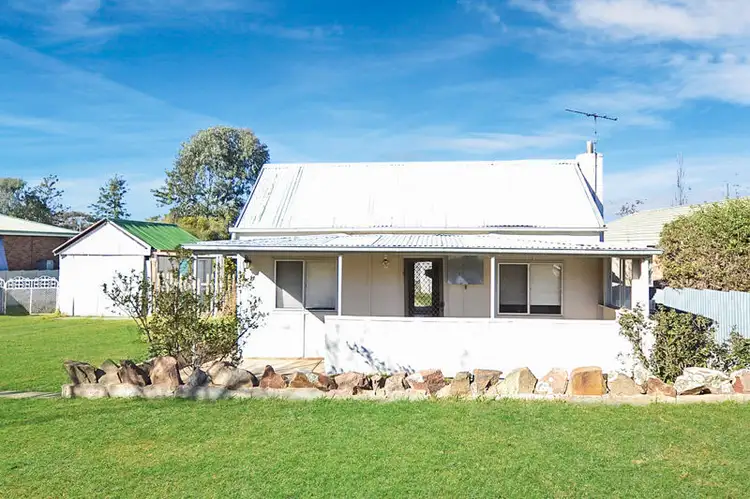 6 Prince Street, Junee NSW 2663
