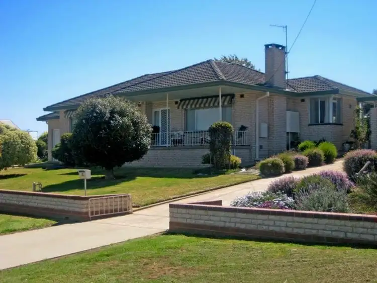 14 Lillian St, Junee NSW 2663