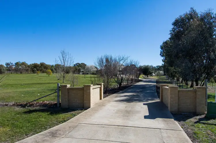 9 Burgan Drive, Springvale NSW 2650