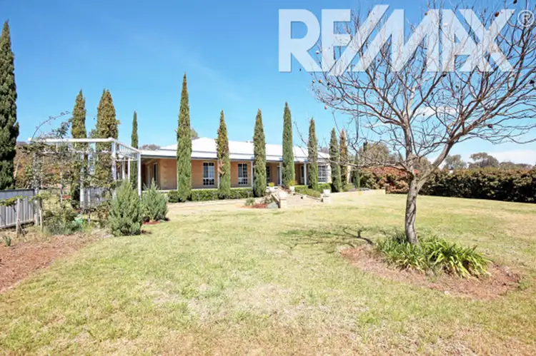 2 Loughan Rd, Junee NSW 2663