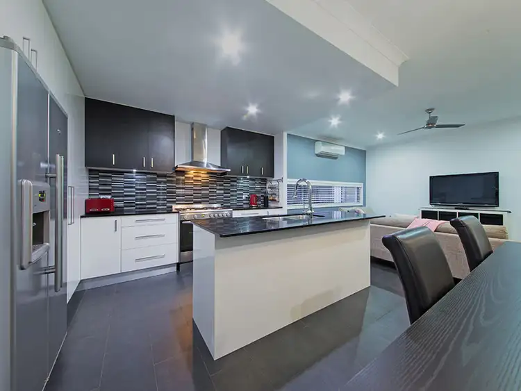 Sixth view of Homely house listing, 2 Feathertail Place, Gumdale QLD 4154
