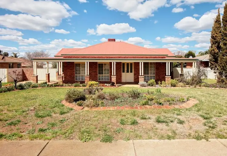 12 Gunn Drive, Estella NSW 2650