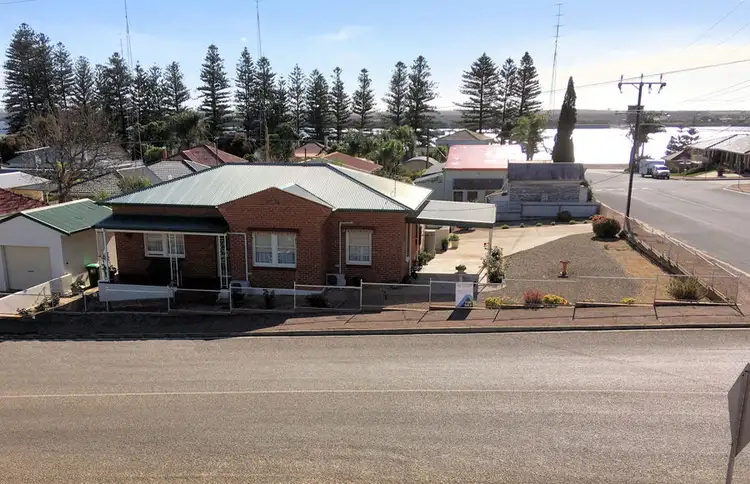 19 Harvey Street, Port Broughton SA 5522