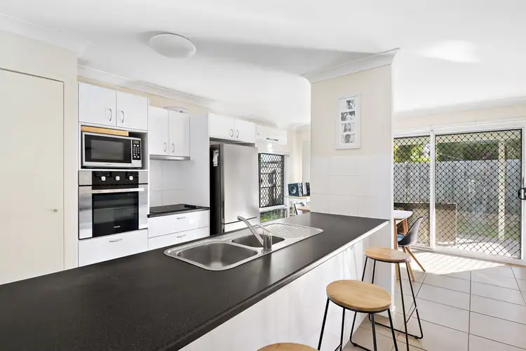 2 Bonniebrae Street, Wynnum West QLD 4178