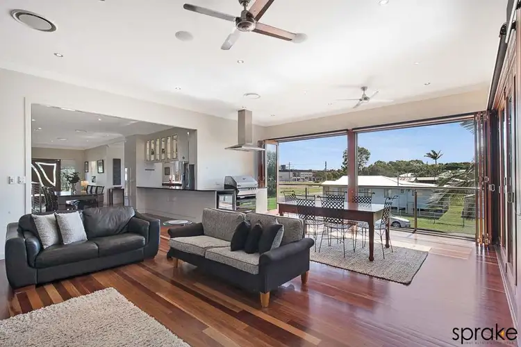 16 Pilot Street, Urangan QLD 4655