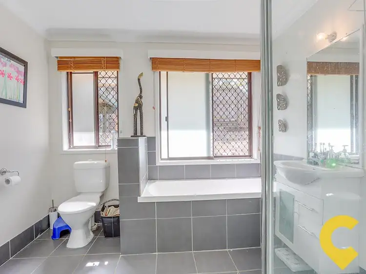 16 Cania Crescent, Petrie QLD 4502