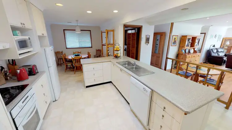 Fourth view of Homely house listing, 25 Geneva Crescent, Lake Albert NSW 2650
