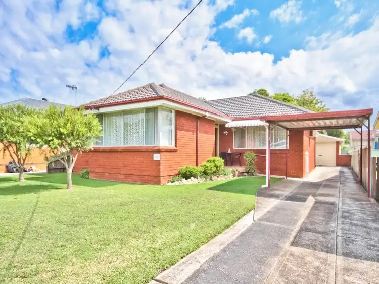 27 Kathleen White Crescent, Killarney Vale NSW 2261