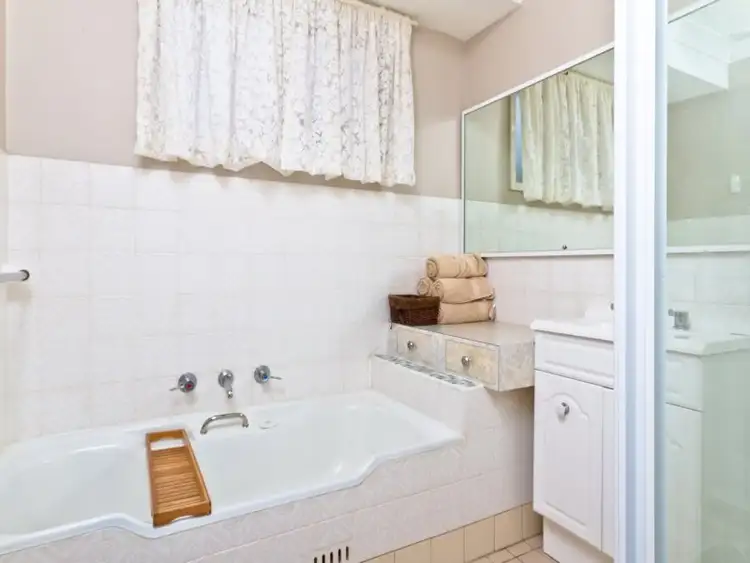 Fifth view of Homely house listing, 27 Kathleen White Crescent, Killarney Vale NSW 2261