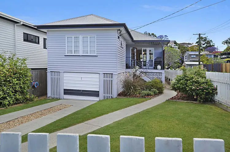 1 Iris St, Holland Park West QLD 4121