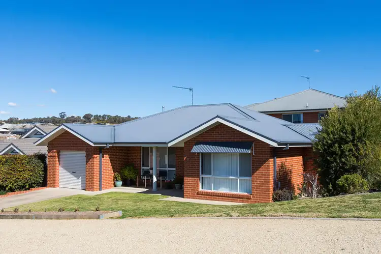 2 Wilton Street, Bourkelands NSW 2650