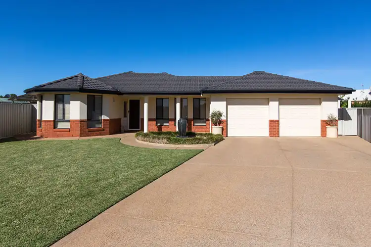 16 Walla Place, Glenfield Park NSW 2650