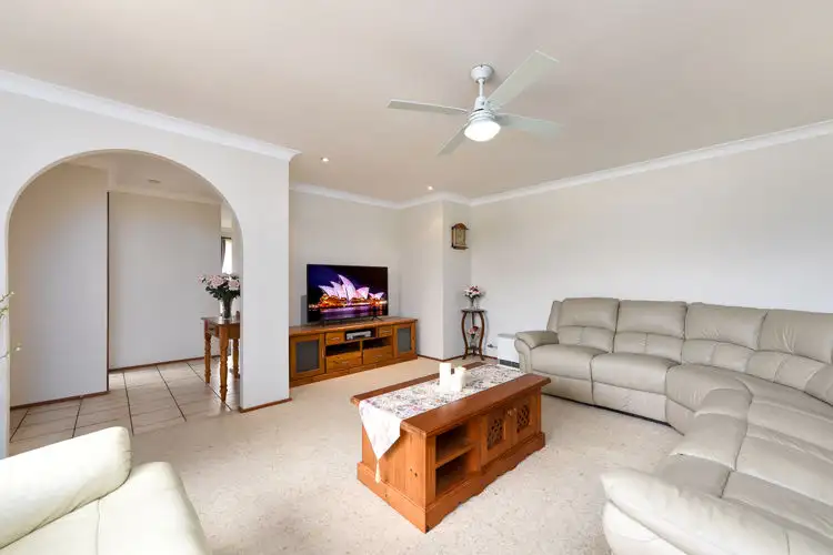 Second view of Homely house listing, 10 Shannon Place, Kearns NSW 2558