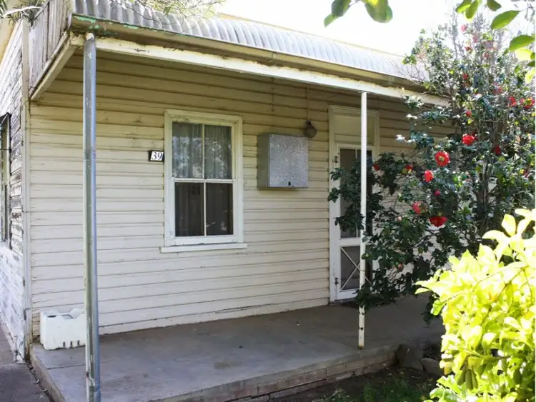 39 Gloucester, Junee NSW 2663