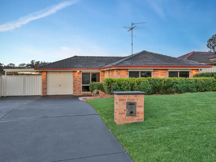 11 Carbasse Cres, St Helens Park NSW 2560