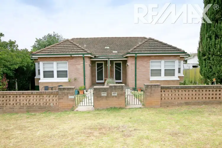 29 A & B Bolton St, Junee NSW 2663