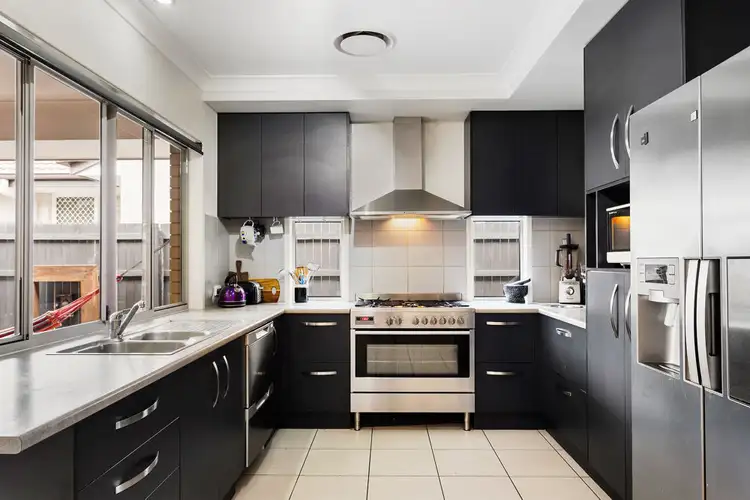 6 Lyrebird Crescent, Upper Kedron QLD 4055