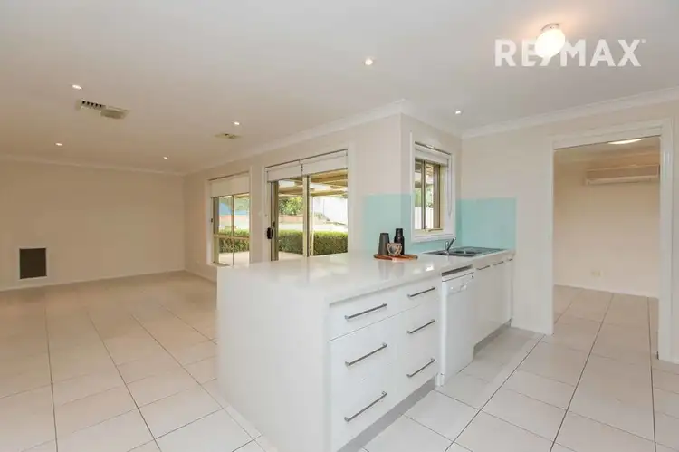 Sixth view of Homely house listing, 8 Fletcher Place, Kooringal NSW 2650